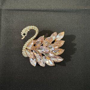 New - Elegant Pink Swan Fashion Brooch – 39mm x 42mm